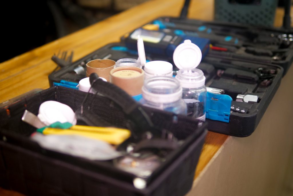 Outils et matériel de réparation vélo dans l’atelier Braquet & Pignon